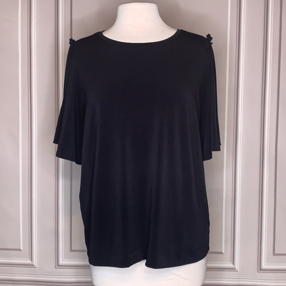 Size XL petite. Gathered shoulder short sleeve